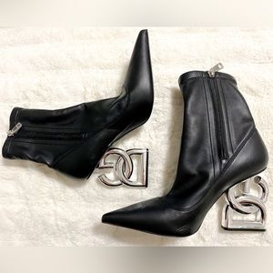 Dolce & Gabbana Logo Heel Booties size 39eu 9us DG Pop Leather Zip Booties